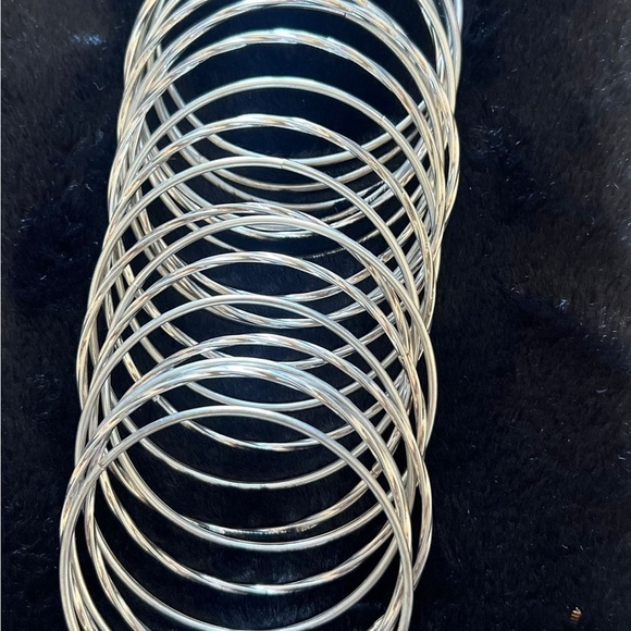 Elegant Silver Denario Bracelet - Picture 3 of 6